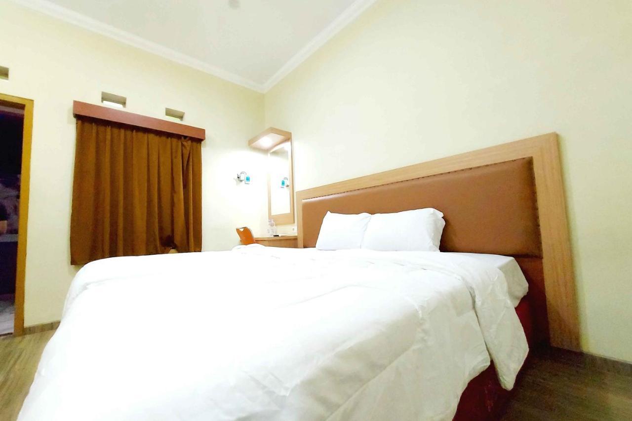 Homestay Fifa Syariah Pati Near Rsud Raa Soewondo Exterior photo